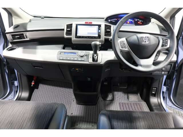 フリードハイブリッド1.5 プレミアムエディション