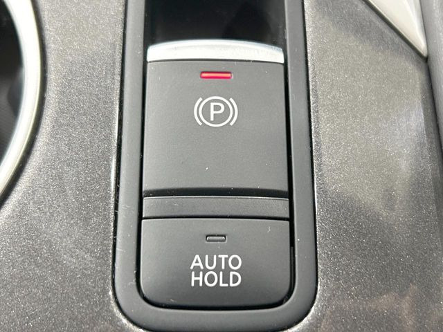 �y�I�[�g�u���[�L�z�[���h�z�M���҂���a�؂Œ�Ԏ��Ƀu���[�L���瑫�𗣂��Ă��A��~��Ԃ�ێ����Ă���܂��B�O�i����Ƃ��̓A�N�Z���𓥂߂Ύ����ŉ��������̂ň��S��X���^�]���y�ɂȂ�܂���