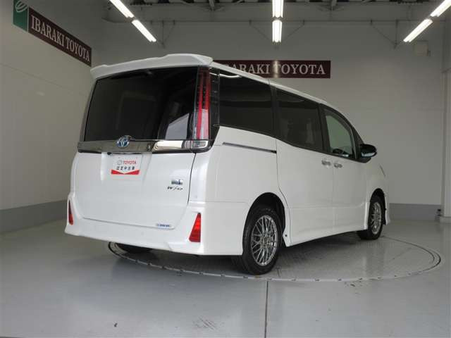 ノア1.8 ハイブリッド Si W×B II