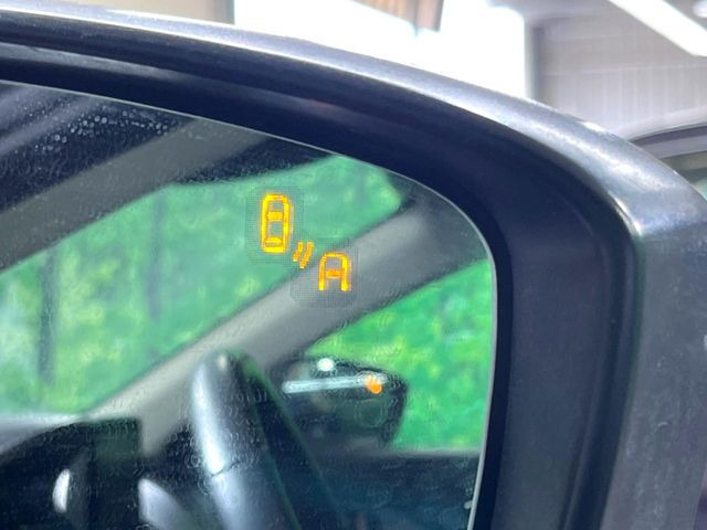 �y�u���C���h�X�|�b�g���j�^�����O�z���s���A�h�A�~���[�̎��p�ɂȂ�₷���ӏ��Ɍ㑱�Ԃ��ڋ߂���ƃT�C�h�~���[�t�߂Ɍx����\���A�h���C�o�[�ɒ��ӊ��N�����Ă���܂��B