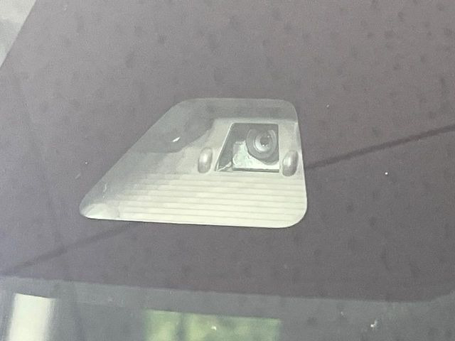 �y�X�}�[�g�A�V�X�g�z���s���ɑO���̎ԗ�����F�����A�Փ˂������Ȏ��͌x��ƃu���[�L�ŏՓˉ���Ɣ�Q�y�����A�V�X�g�B�����S�Ƀh���C�u�����y���݂��������܂��B