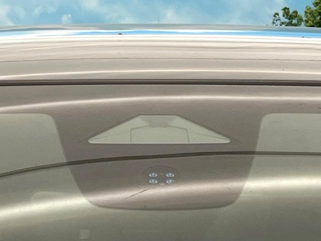 �y�z���_�Z���V���O�z���s���ɑO���̎ԗ�����F�����A�Փ˂������Ȏ��͌x��ƃu���[�L�ŏՓˉ���Ɣ�Q�y�����A�V�X�g�B�����S�Ƀh���C�u�����y���݂��������܂��B