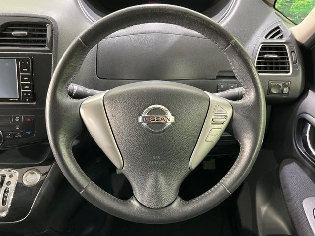 �y�����v�����X�e�A�����O�z�㎿�Ȋv���g�p���邱�ƂŁA��ɂ����������݂ƂĂ��^�]���₷���n���h���ł���