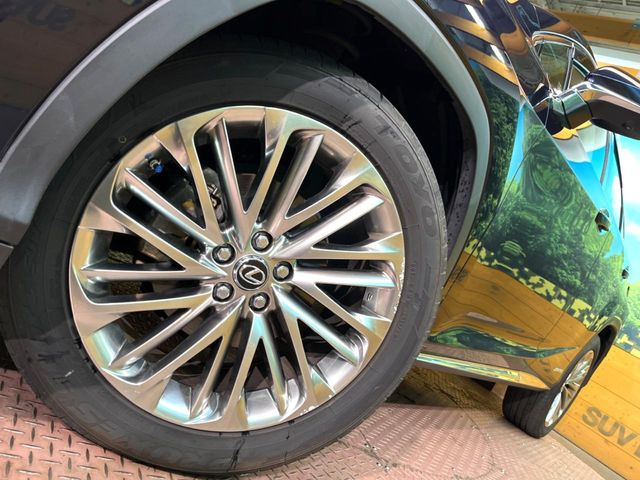 �y����20�C���`�A���~�z�C�[���z�O�ςɃ}�b�`���������A���~�z�C�[���𑕒����Ă���܂��B�e��ЊO�A���~�z�C�[����A�X�^�b�h���X�^�C�����戵�����Ă���܂��B���񂲑��k����������