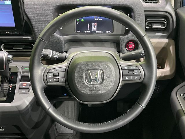 �y�����v�����X�e�A�����O�z�㎿�Ȋv���g�p���邱�ƂŁA��ɂ����������݂ƂĂ��^�]���₷���n���h���ł���