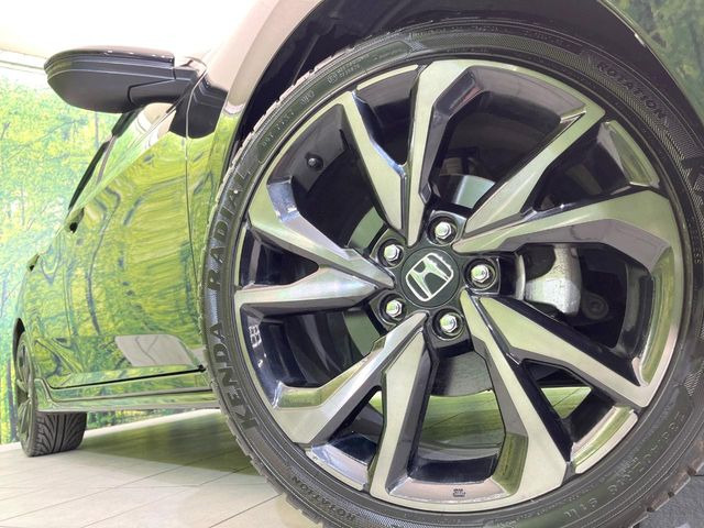 �y����18�C���`�A���~�z�C�[���z�O�ςɃ}�b�`���������A���~�z�C�[���𑕒����Ă���܂��B�e��ЊO�A���~�z�C�[����A�X�^�b�h���X�^�C�����戵�����Ă���܂��B���񂲑��k����������