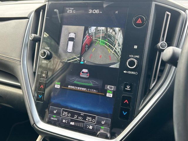 �y�}���`�e���C�����j�^�[�z�Ԃ̃t�����g��T�C�h�̃J�����摜�𓯎��Ƀ��j�^�[�\�����邱�ƂŁA���H�⋷�����𑖍s���ł����͂̏󋵊m�F���ł����S!�{�iSUV�ɂ��ꂵ�������ł���