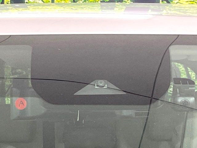 �y�C���e���W�F���g�G�}�[�W�F���V�[�u���[�L�z�t�����g�J�����őO���̎ԗ�����s�҂����m�B�Փ˂������Ȏ��͏Փ˔�Q�y���u���[�L���쓮�A�Փˉ�����T�|�[�g�B�����S�Ƀh���C�u�����y���݂��������܂��B