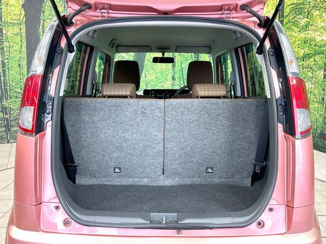 ���i�̂���������ʋ΁A���}���ɏ\���ȉ׎��X�y�[�X���m�ۂ��Ă���܂��B�Z�J���h�V�[�g��|���ƁA�傫�ȉו��̐ύڂ��\�ł���