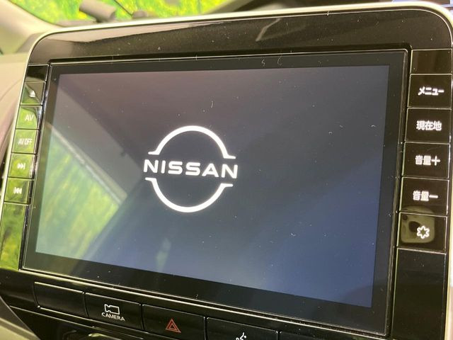 【純正10型ナビ】人気の純正ナビを装備。オーディオ機能も充実しており、Bluetooth接続すればお持ちのスマホやMP3プレイヤーの音楽を再生可能!毎日の運転がさらに楽しくなります!!