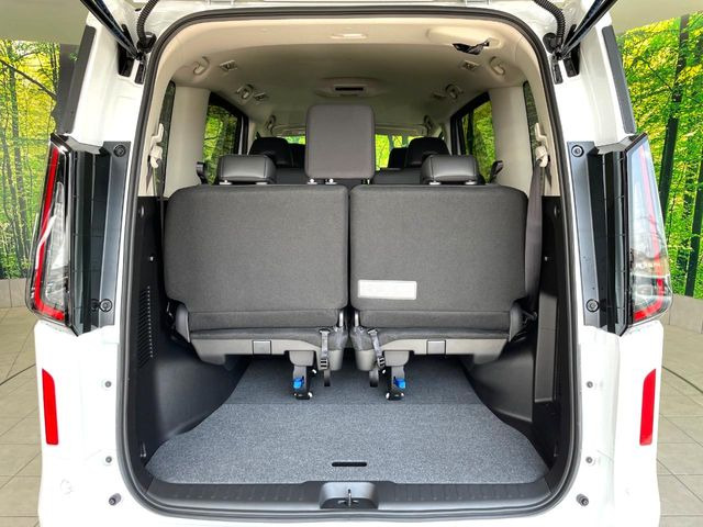 ���i�̂���������ʋ΁A���}���ɏ\���ȉ׎��X�y�[�X���m�ۂ��Ă���܂��B�Z�J���h�V�[�g��|���ƁA�傫�ȉו��̐ύڂ��\�ł���