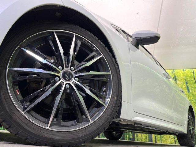 �y18�C���`�A���~�z�C�[���z�O�ςɃ}�b�`�����A���~�z�C�[���𑕒����Ă���܂��B�e��A���~�z�C�[����A�X�^�b�h���X�^�C�����戵�����Ă���܂��B���񂲑��k����������