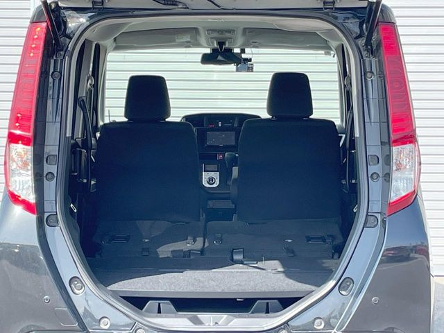 ���i�̂���������ʋ΁A���}���ɏ\���ȉ׎��X�y�[�X���m�ۂ��Ă���܂��B�Z�J���h�V�[�g��|���ƁA�傫�ȉו��̐ύڂ��\�ł���