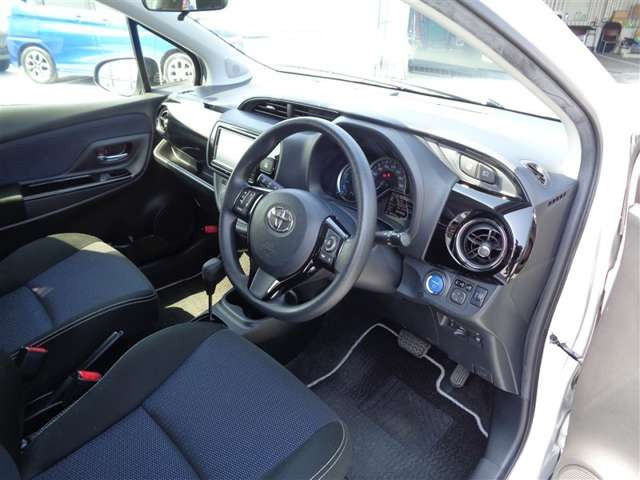 ヴィッツ1.5 ハイブリッド F セーフティ エディションII