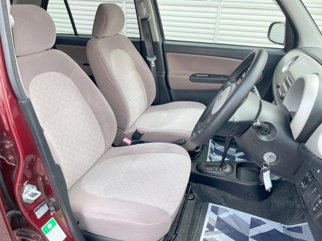 運転席シート廻りは使用感も少なく、良好な状態となっています。丁寧に使われていたことがよくわかりますね。