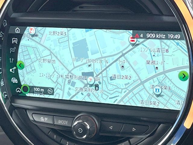 �������i�r:��̊��̂���i�r�́A����������ԓ������o���Ă���܂��BBluetooth�Đ��ȂǃI�[�f�B�I�@�\���[�����Ă���܂��̂ŁA�^�]�����y���߂܂���