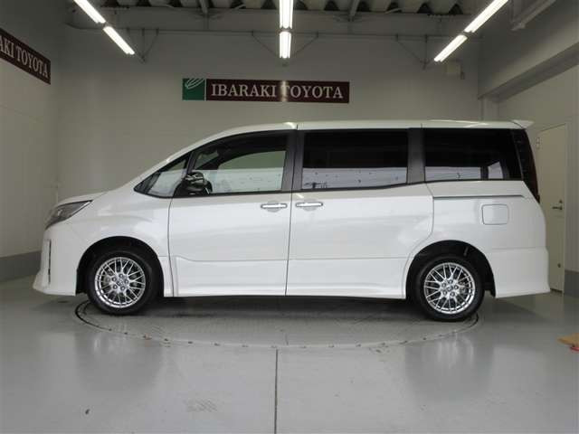 ノア1.8 ハイブリッド Si W×B II