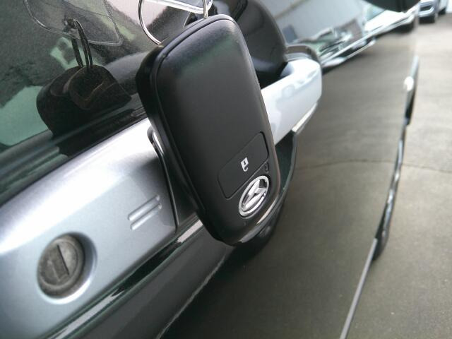 キーをポケットに入れたままでもエンジンON/OFF、ドア施錠/開錠可能♪便利なスマートキーです。