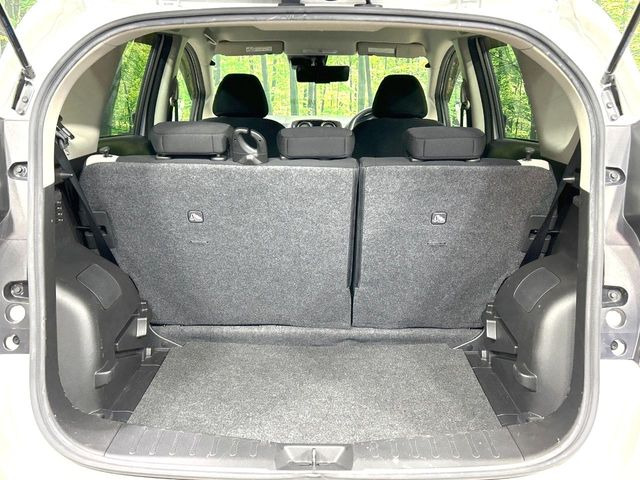 ���i�̂���������ʋ΁A���}���ɏ\���ȉ׎��X�y�[�X���m�ۂ��Ă���܂��B�Z�J���h�V�[�g��|���ƁA�傫�ȉו��̐ύڂ��\�ł���