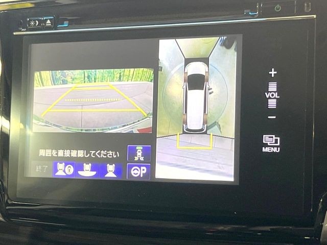 【マルチビューカメラシステム】専用のカメラにより、上から見下ろしたような視点で360度クルマの周囲を確認することができます☆縦列駐車や幅寄せ時に活躍してくれます♪