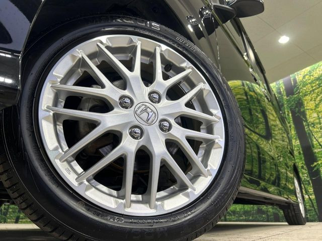 �y����15�C���`�A���~�z�C�[���z�O�ςɃ}�b�`���������A���~�z�C�[���𑕒����Ă���܂��B�e��ЊO�A���~�z�C�[����A�X�^�b�h���X�^�C�����戵�����Ă���܂��B���񂲑��k����������