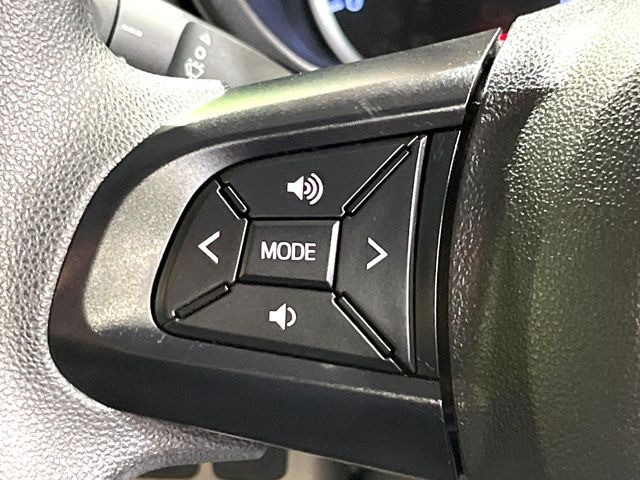 【ステアリングスイッチ】運転中、前方から目線をそらすことなく、オーディオ等の操作が可能な便利機能!安心&快適なドライブを演出してくれます♪