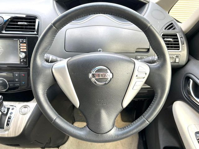 �y�����v�����X�e�A�����O�z�㎿�Ȋv���g�p���邱�ƂŁA��ɂ����������݂ƂĂ��^�]���₷���n���h���ł���