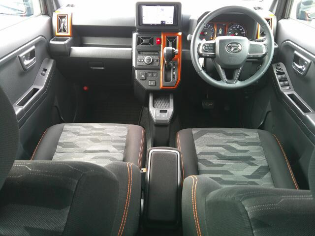 内外装の清掃・ボディコーティングをCARクリーニング専門業者が施工いたしますので大変清潔。オリックス自動車ではみなさまに快適なドライブをお約束。