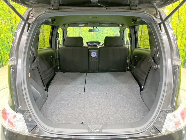 ���i�̂���������ʋ΁A���}���ɏ\���ȉ׎��X�y�[�X���m�ۂ��Ă���܂��B�Z�J���h�V�[�g��|���ƁA�傫�ȉו��̐ύڂ��\�ł���