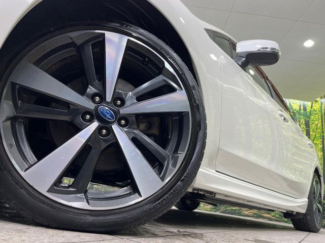 【純正18インチアルミホイール】外観にマッチした純正アルミホイールを装着しております。各種社外アルミホイールや、スタッドレスタイヤも取扱いしております。是非ご相談ください♪