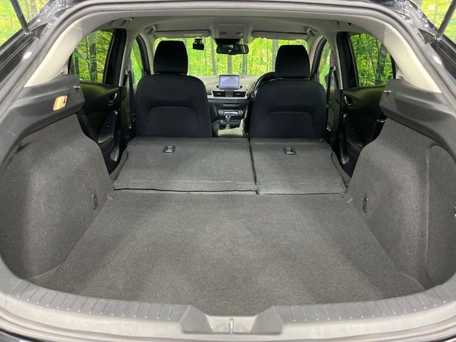 ���i�̂���������ʋ΁A���}���ɏ\���ȉ׎��X�y�[�X���m�ۂ��Ă���܂��B�Z�J���h�V�[�g��|���ƁA�傫�ȉו��̐ύڂ��\�ł���