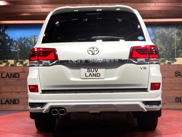 安心の最長10年・走行無制限保証(有償)をご用意。保証内容も充実はもちろん、無料点検&オイル交換や、年中無休の全国・24時間ロードサービスも付帯されておりますのでご安心下さい。