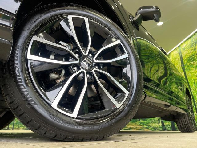 �y����18�C���`�A���~�z�C�[���z�O�ςɃ}�b�`���������A���~�z�C�[���𑕒����Ă���܂��B�e��ЊO�A���~�z�C�[����A�X�^�b�h���X�^�C�����戵�����Ă���܂��B���񂲑��k����������