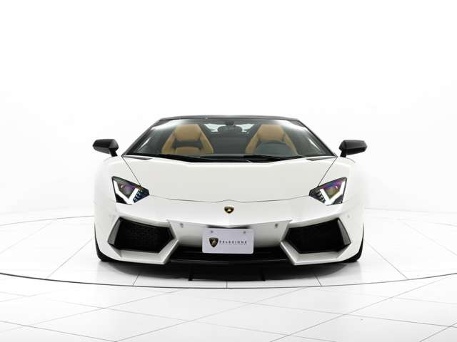 アヴェンタドールロードスターLP700-4 4WD