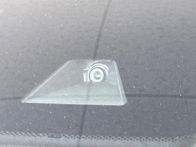 �y�z���_�Z���V���O�z���s���ɑO���̎ԗ�����F�����A�Փ˂������Ȏ��͌x��ƃu���[�L�ŏՓˉ���Ɣ�Q�y�����A�V�X�g�B�����S�Ƀh���C�u�����y���݂��������܂��B