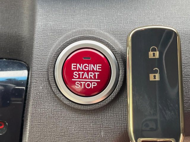 �yHonda�X�}�[�g�L�[�z�J�o����|�P�b�g�ɓ��ꂽ�܂܂ł��h�A�̎{���E�������\�ȃX�}�[�g�L�[�𑕔��B�G���W���̃I���E�I�t�����J�M�����o���K�v����������Ƃ��Ă��֗��ł���