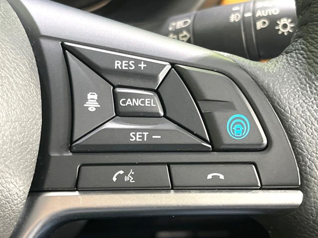 【プロパイロット】高速道路での長距離走行が楽に!!渋滞時と巡回走行のシーンで、アクセル・ブレーキ・ステアリングを自動で制御し、長距離運転の負担を軽減してくれます♪