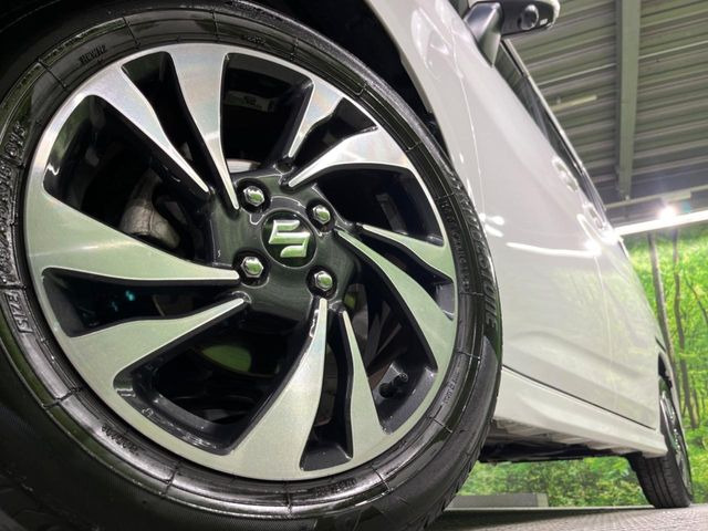 �y����15�C���`�A���~�z�C�[���z�O�ςɃ}�b�`���������A���~�z�C�[���𑕒����Ă���܂��B�e��ЊO�A���~�z�C�[����A�X�^�b�h���X�^�C�����戵�����Ă���܂��B���񂲑��k����������