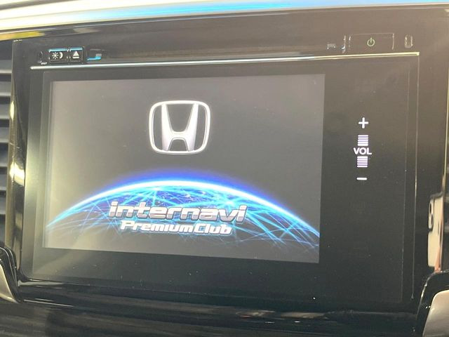 【メーカー純正ナビ】インテリアに溶け込むスタイリッシュな「専用設計」メーカーナビを装備♪視認性や操作性など基本性能にも優れ、より上質なカーライフをお楽しみいただけます。