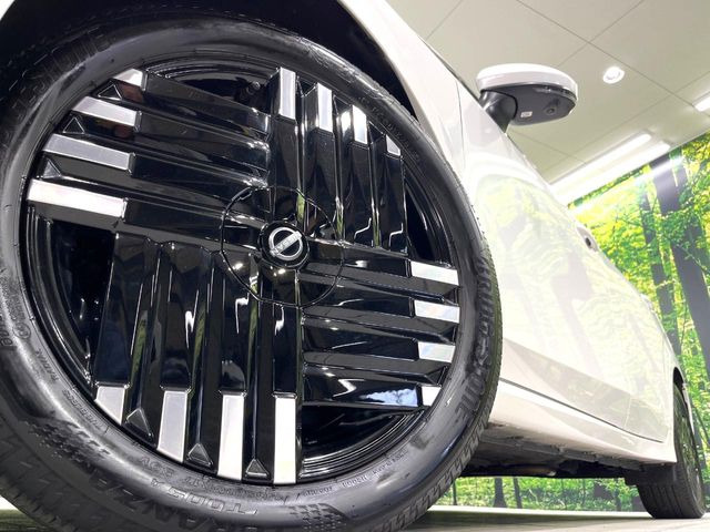 �y����17�C���`�A���~�z�C�[���z�O�ςɃ}�b�`���������A���~�z�C�[���𑕒����Ă���܂��B�e��ЊO�A���~�z�C�[����A�X�^�b�h���X�^�C�����戵�����Ă���܂��B���񂲑��k����������