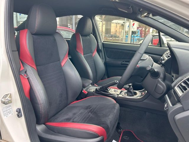 �y�n�[�t���U�[�V�[�g�z�������ƍ���S�n�𗼗������l�C�̃V�[�g���w�ʁE���ʂ̃t�@�u���b�N�f�ނ́A�ʋC���̗ǂ��⊊��ɂ����ɗD��Ă��܂��B�C���╞���ɍ��E���ꂸ���K�ɂ���肢�������܂��B