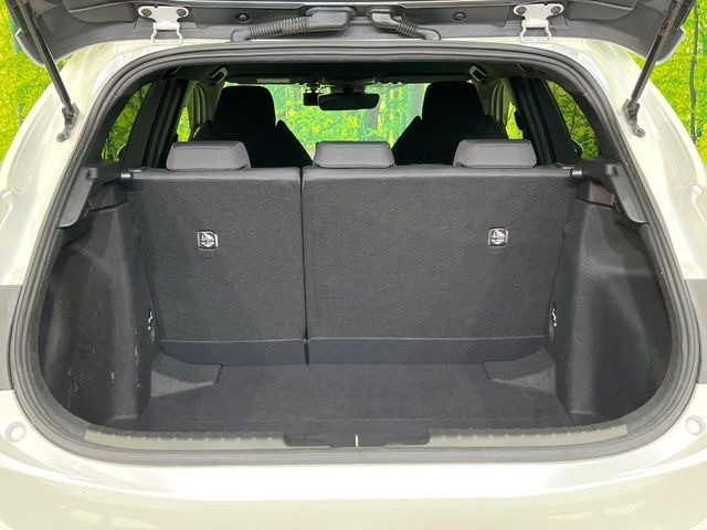 ���i�̂���������ʋ΁A���}���ɏ\���ȉ׎��X�y�[�X���m�ۂ��Ă���܂��B�Z�J���h�V�[�g��|���ƁA�傫�ȉו��̐ύڂ��\�ł���