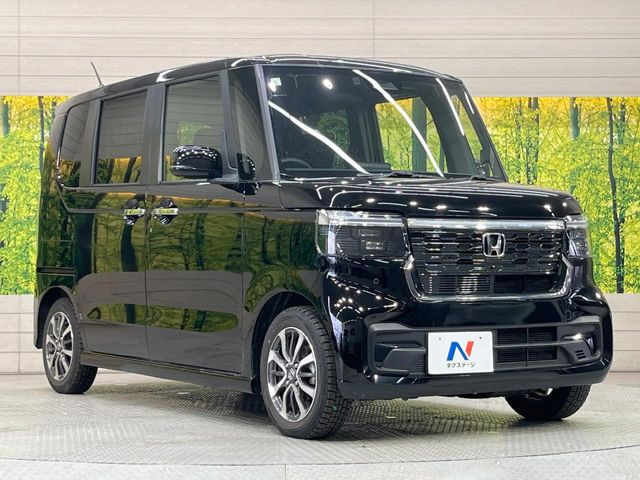 高透明度のガラス皮膜で撥水はもちろん、上質なツヤ・光沢を実現。紫外線や酸性雨から大切な愛車を保護し、色あせ・劣化を防止。「弾スプラッシュコート」、「弾プリミッサコート」からお選びいただけます。