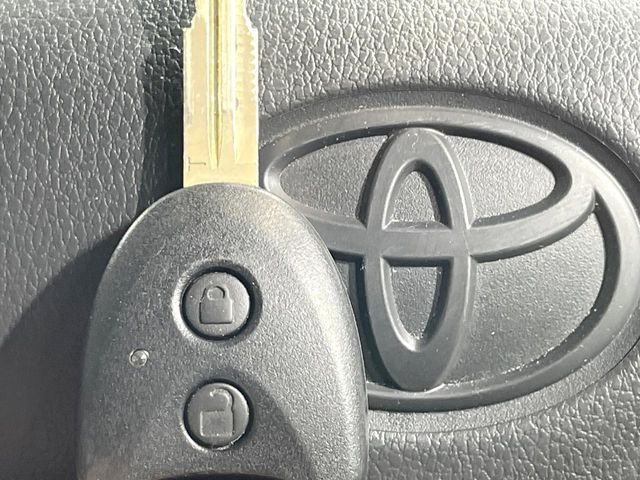 【キーレス】少し離れた場所からでもボタン一つでドアの開錠・施錠ができるのでとっても便利!ドアの鍵穴周りに傷をつけることもありません♪