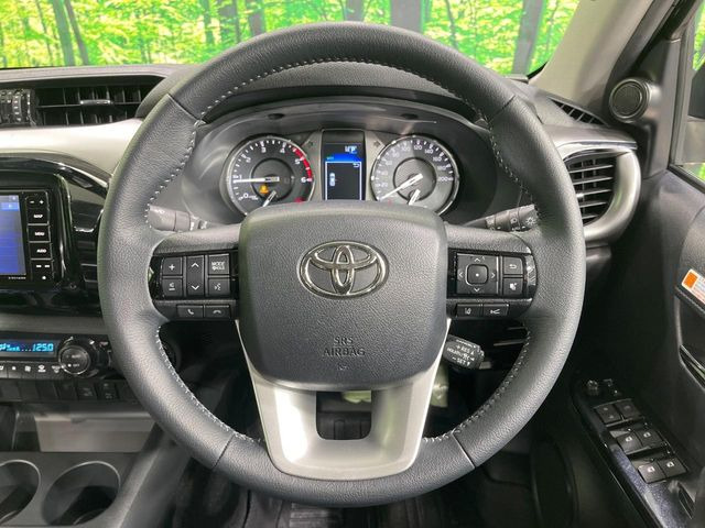 �y�����v�����X�e�A�����O�z�㎿�Ȋv���g�p���邱�ƂŁA��ɂ����������݂ƂĂ��^�]���₷���n���h���ł���