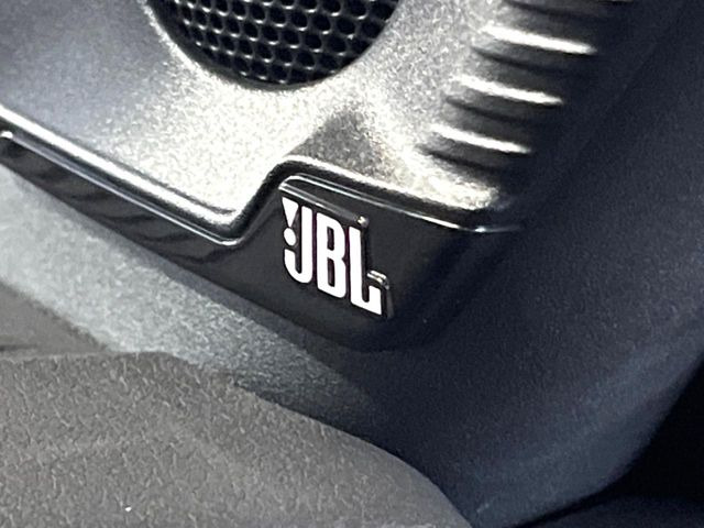 �yJBL�T�E���h�V�X�e���z���i�ʃT�E���h�V�X�e���𓋍ځB��p�̃`���[�j���O���{���ꂽ�召�l�X�ȃX�s�[�J�[����ǎ��ȃT�E���h���t�ł��A�Տꊴ���ӂ�鉹����Ԃ����o���܂��B