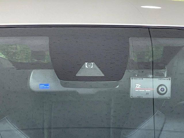 �y�g���^�Z�[�t�e�B�Z���X�z���s���ɑO���̎ԗ�����F�����A�Փ˂������Ȏ��͌x��ƃu���[�L�ŏՓˉ���Ɣ�Q�y�����A�V�X�g�B�����S�Ƀh���C�u�����y���݂��������܂��B