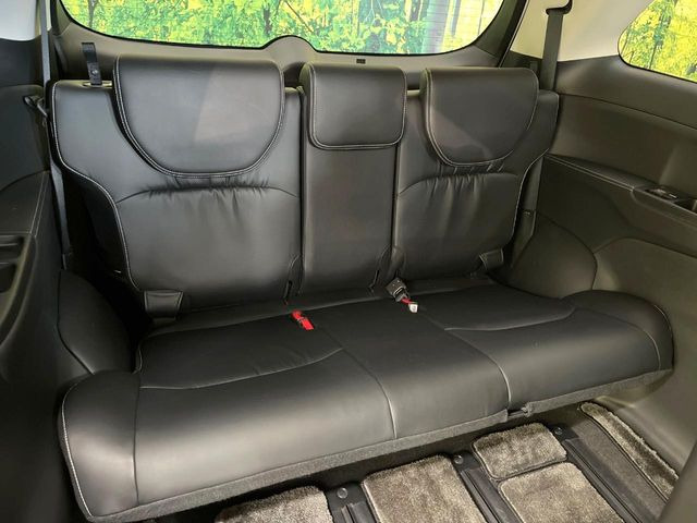 3列目シートはもちろん状態良好☆大人でもゆったりと座って頂けますので、大人数でのお出かけもラクラクです♪ご家族で、気の知れた仲間で、ドライブに行くのが楽しみですね♪