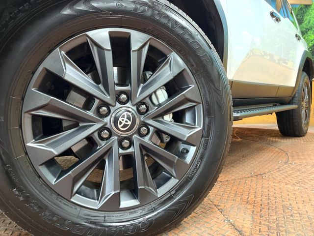 �y�����A���~�z�C�[���z�O�ςɃ}�b�`���������A���~�z�C�[���𑕒����Ă���܂��B�e��ЊO�A���~�z�C�[����A�X�^�b�h���X�^�C�����戵�����Ă���܂��B���񂲑��k����������