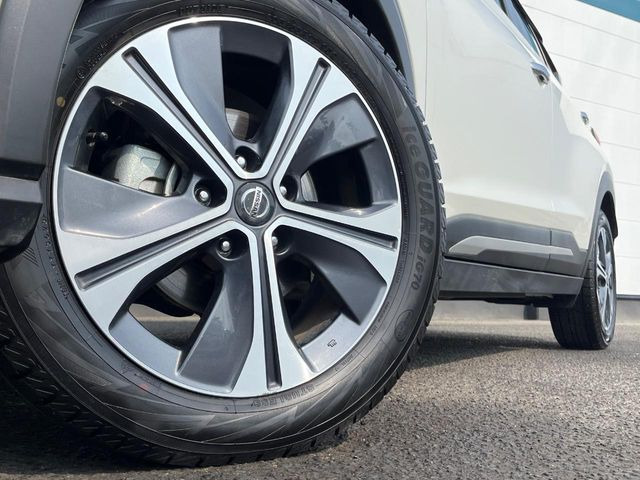 【純正17インチアルミホイール】外観にマッチした純正アルミホイールを装着しております。各種社外アルミホイールや、スタッドレスタイヤも取扱いしております。是非ご相談ください♪